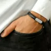Bratara barbateasca cu piele lata neagra impletita - Placuta cu gravura personalizata - Argint 925 - Inchizatoare neagra inox-Pentru el-Argint >> Bratari personalizate