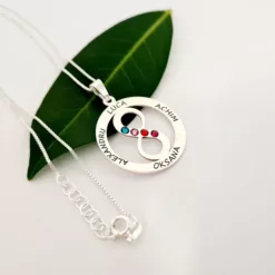 Lantisor Iubire Infinita - 4 nume - Argint 925 si cristale Swarovski-Bijuterii cu nume-Personalizate >> Ocazie >> Familia mea