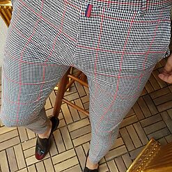 dungi gri si carouri rosii