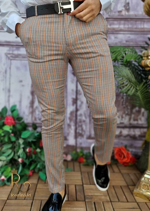 Pantaloni eleganti de barbati maro cu model