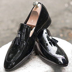 Pantofi de barbati LOAFERS piele neagra lacuita si ciucuri P105 2