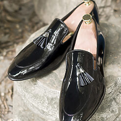 Pantofi de barbati / LOAFERS piele neagra lacuita si ciucuri - P105-Pantofi
