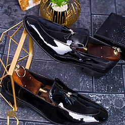 Pantofi de barbati LOAFERS piele neagra lacuita si ciucuri P105 4