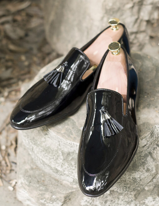 Pantofi de barbati / LOAFERS piele neagra lacuita si ciucuri - P105-Pantofi