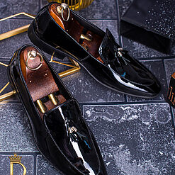 Pantofi de barbati LOAFERS piele neagra lacuita si ciucuri P105 6