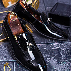 Pantofi de barbati LOAFERS piele neagra lacuita si ciucuri P105 7