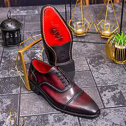 Pantofi eleganți de bărbați din piele naturala