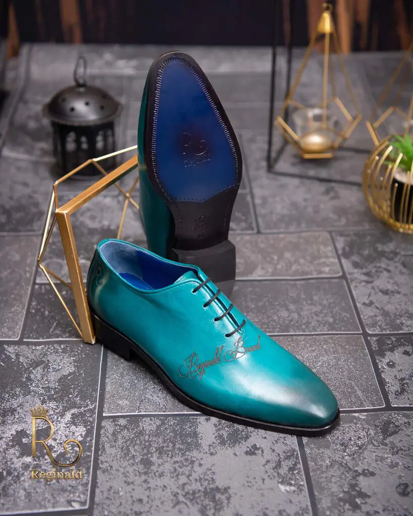 Pantofi eleganți de bărbați din piele naturala