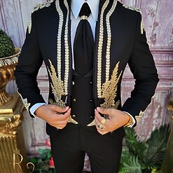 Negru cu broderie aurie