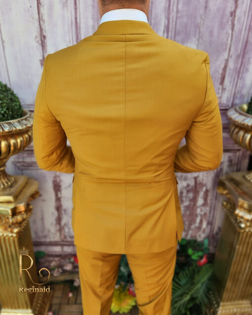 Costum galben mustar cu butoni aurii: Sacou