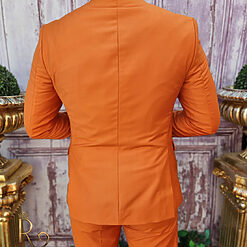Costum portocaliu cu butoni aurii: Sacou