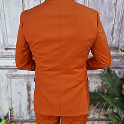 Costum portocaliu inchis