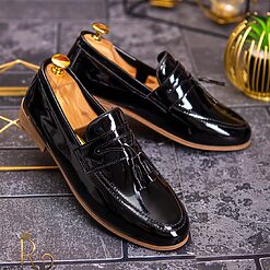 Mocasini Loafers negri lacuiti cu ciucuri P1727 2