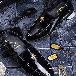 Pantofi Loafers din piele naturala lacuita cu tinte metalice aurii P1033 3