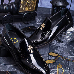 Pantofi Loafers din piele naturala lacuita cu tinte metalice aurii P1033 4