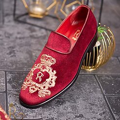 rosii cu broderie aurie