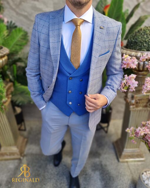 Costum elegant bleu pal in carouri