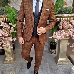 Costum elegant maro in carouri set 3 piese C4418 video 2