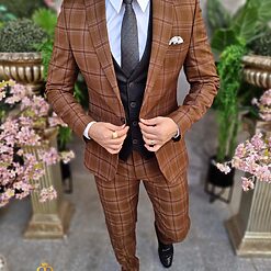 Costum elegant maro in carouri set 3 piese C4418 video 3