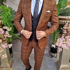 Costum elegant maro in carouri set 3 piese C4418 video 4