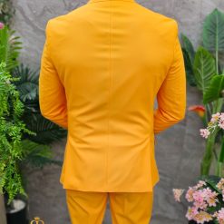 galben cu butoni aurii