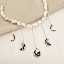 Lantisor cu Perle - Fazele lunii - Combinație cu perle keshi si lantisoare cu pandantive - Argint 925-Colectii >> Comori Perlate >> Noutati