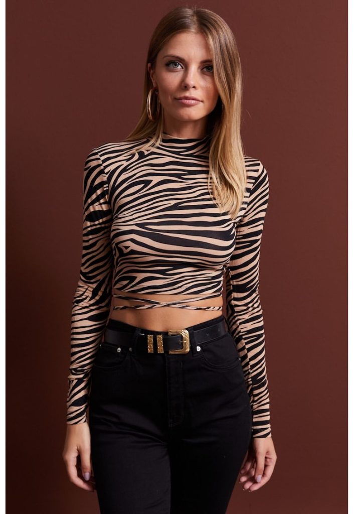 Bluza crop cu animal print si spate decupat-FEMEI-IMBRACAMINTE/Bluze