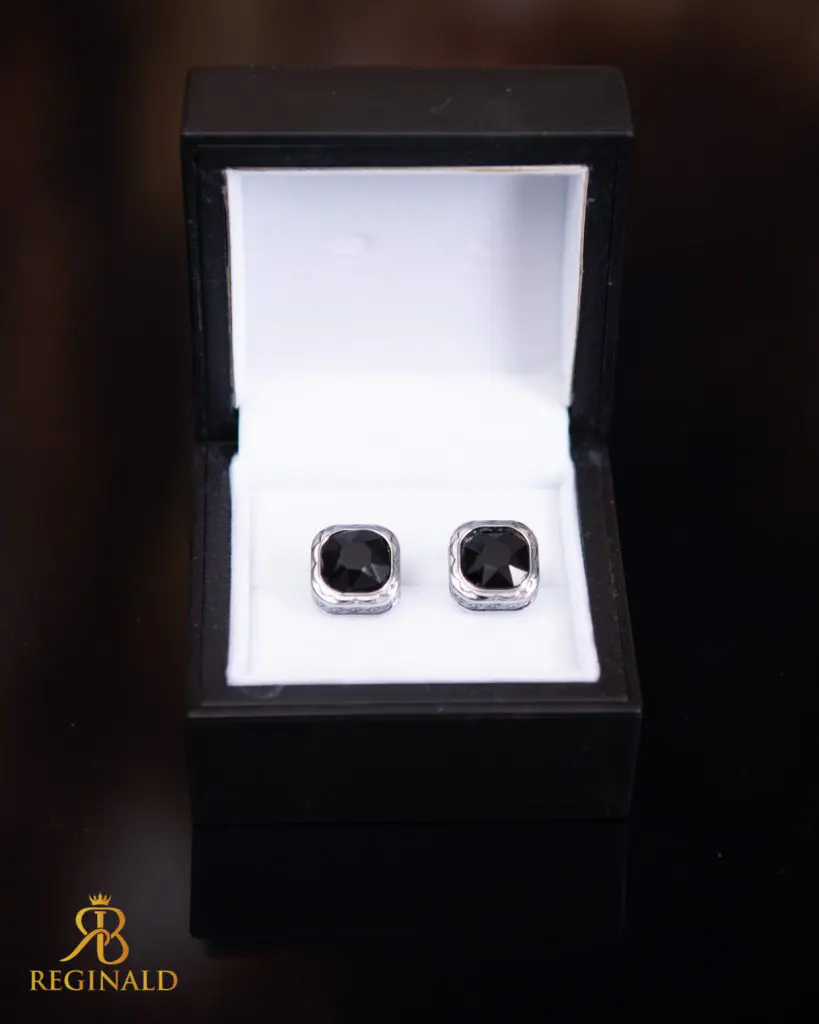 Butoni argintii cu pietre negre- BT066-Butoni camasa