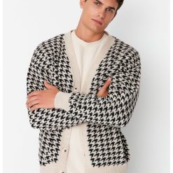 Cardigan cu decolteu in V si model houndstooth-BARBATI-IMBRACAMINTE/Pulovere si cardigane