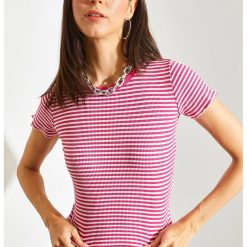 Tricou crop cu model in dungi si decolteu la baza gatului-FEMEI-IMBRACAMINTE/Tricouri si maiouri