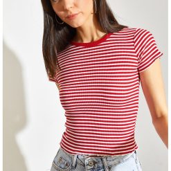 Tricou crop cu model in dungi si decolteu la baza gatului-FEMEI-IMBRACAMINTE/Tricouri si maiouri