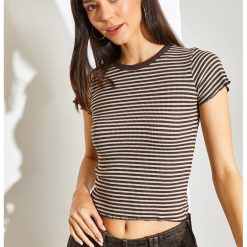 Tricou crop cu model in dungi si decolteu la baza gatului-FEMEI-IMBRACAMINTE/Tricouri si maiouri