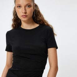 Tricou cu decolteu rotund si terminatie asimetrica-FEMEI-IMBRACAMINTE/Tricouri si maiouri