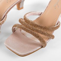 Saboti dama Lupita Aurii 7