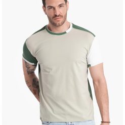 Tricou cu decolteu la baza gatului si model colorblock-BARBATI-IMBRACAMINTE/Tricouri si maiouri