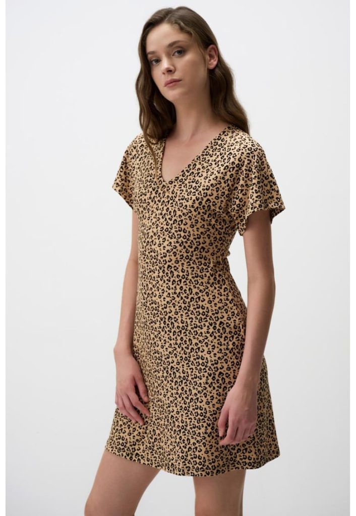 Rochie cu animal print si decolteu in V-FEMEI-IMBRACAMINTE/Rochii