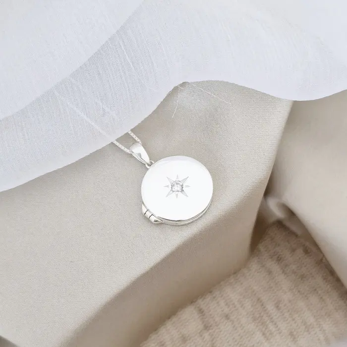 Medalion Eterna stea - Locket cu poze in interior - Argint 925 si cristal Zirconia-Personalizate >> Tip Bijuterie >> Lantisor si Pandantiv cu Poza Inauntru
