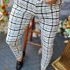 Pantaloni de barbati albi in carouri