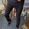 Pantaloni de barbati negri in dungi