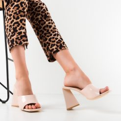 Saboti dama Duggan Nude 3