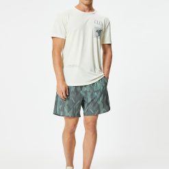 Tricou lejer cu model grafic-BARBATI-