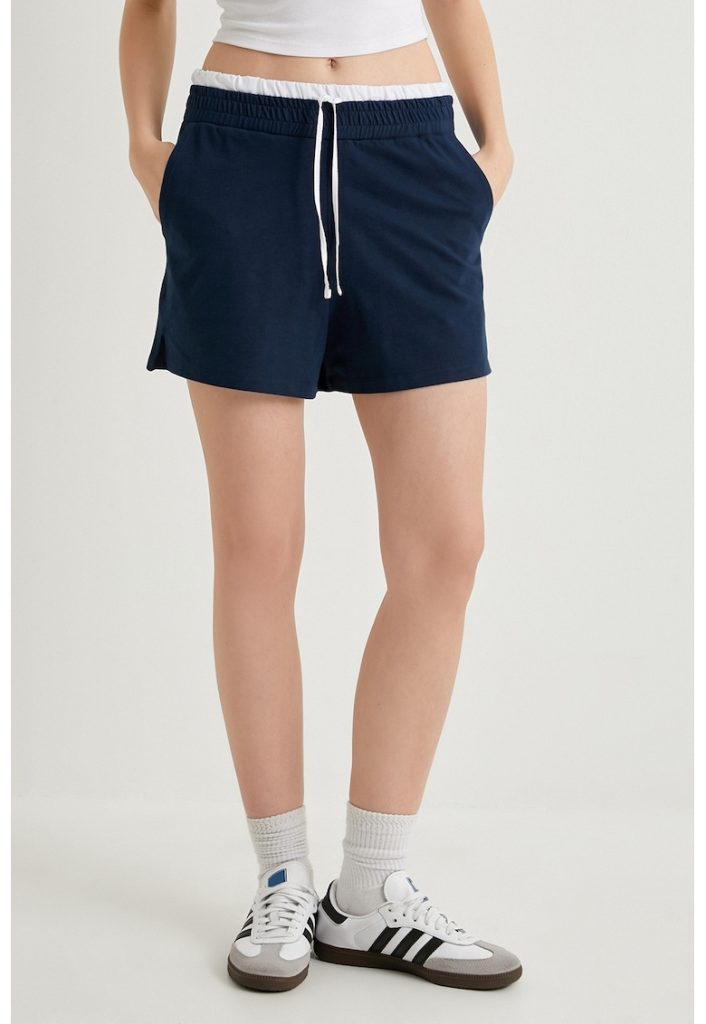 Pantaloni scurti cu buzunare oblice-FEMEI-