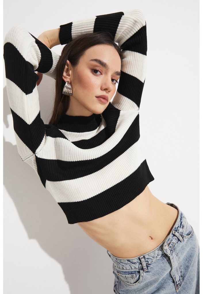 Pulover crop cu dungi-FEMEI-IMBRACAMINTE/Pulovere si cardigane