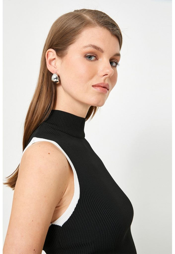 Top crop cu guler inalt-FEMEI-