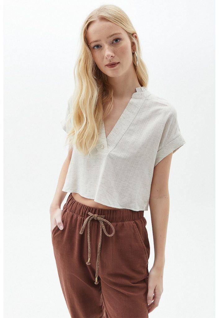 Tricou crop din amestec de in cu decolteu in V-FEMEI-