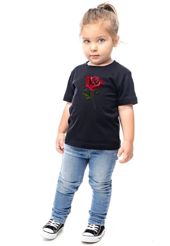 Tricou cu decolteu la baza gatului si imprimeu grafic-FETE-