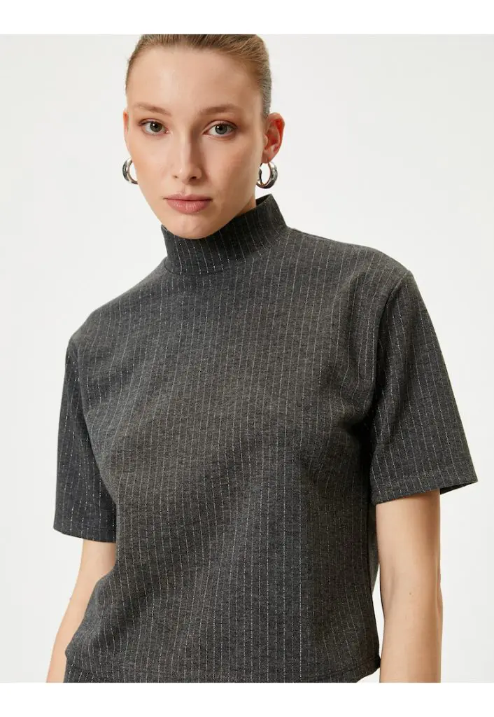 Tricou cu model cu dungi discrete stralucitoare-FEMEI-IMBRACAMINTE/Tricouri si maiouri