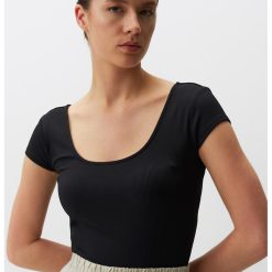 Tricou slim fit cu decolteu amplu-FEMEI-
