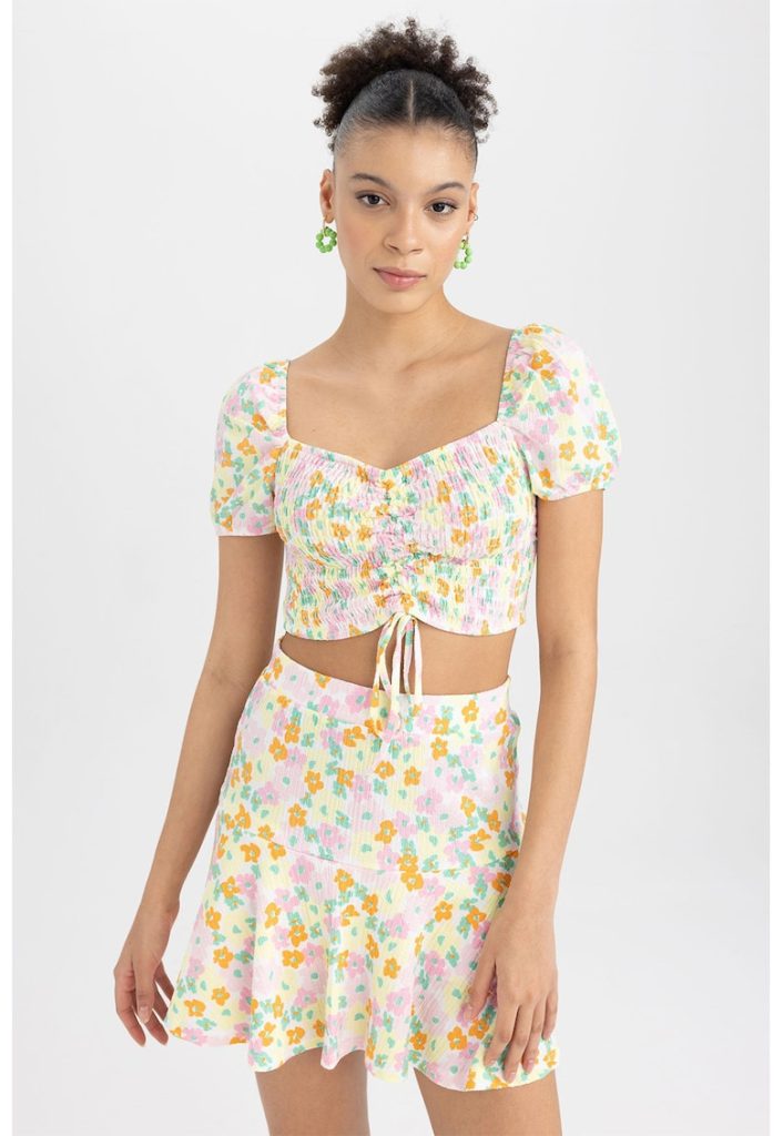 Bluza crop cu imprimeu floral-FEMEI/IMBRACAMINTE/Bluze-IMBRACAMINTE/Bluze
