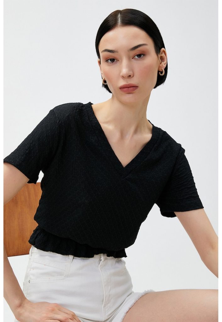 Bluza crop cu terminatii cu volane-FEMEI/IMBRACAMINTE/Bluze-IMBRACAMINTE/Bluze
